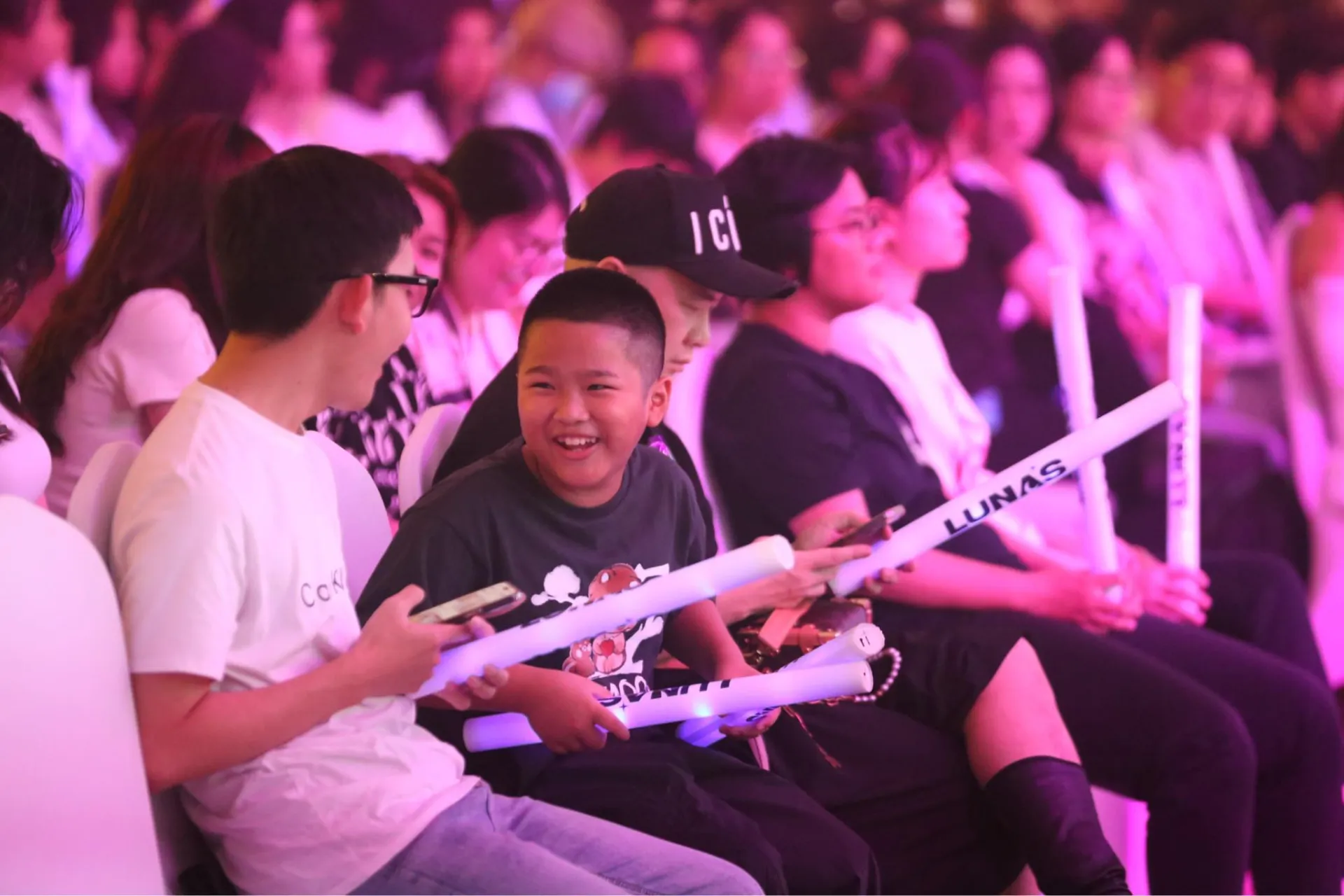 do-manh-cuong-dua-con-trai-di-quay-showcase-debut-cua-lunas-1