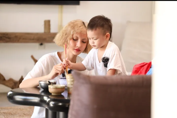 me-sieu-nhan-tam-dung-phat-song-ve-gia-dinh-cua-lam-minh-va-decao-12