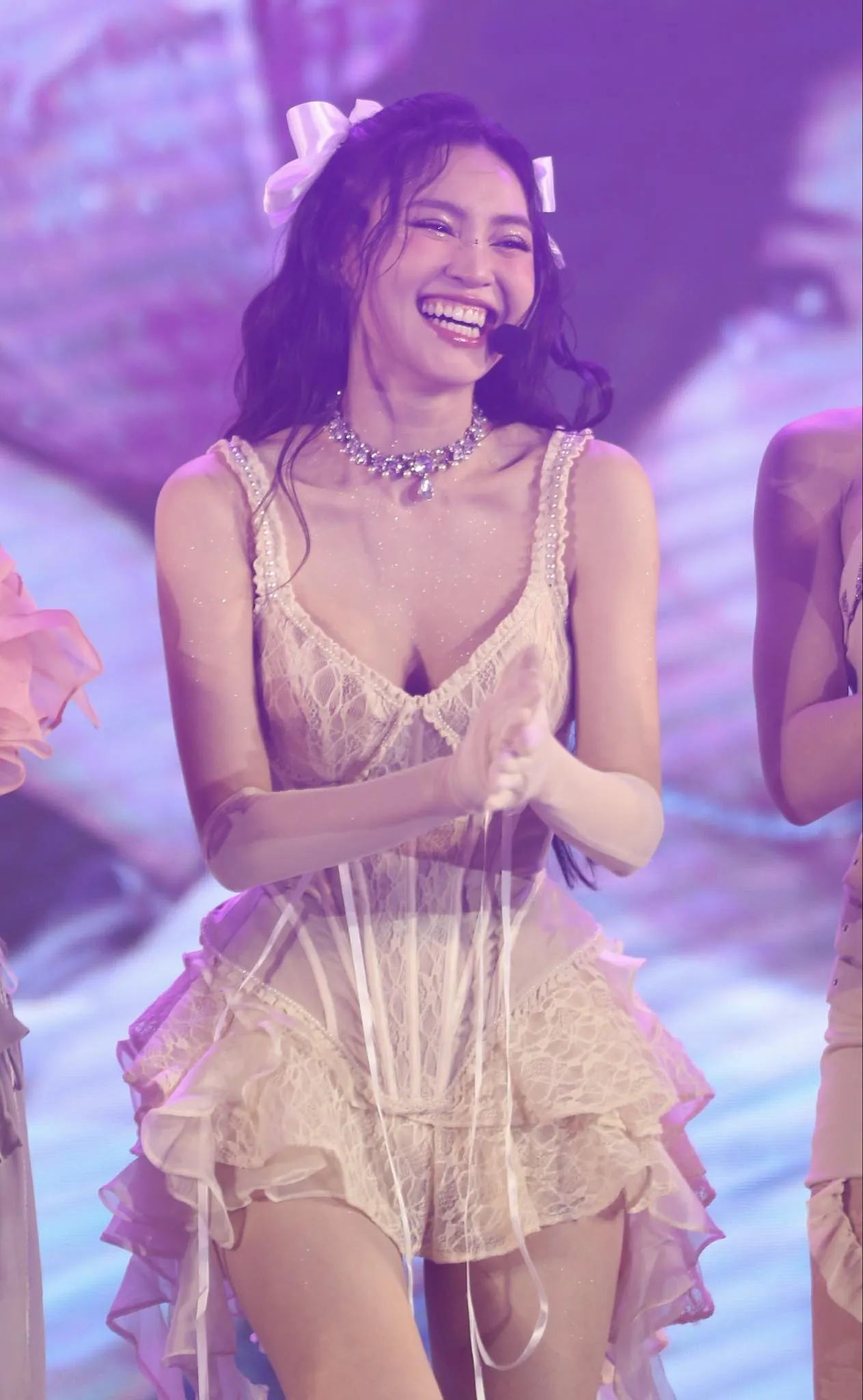 ninh-duong-lan-ngoc-tu-uc-bay-ve-du-showcase-debut-cua-lunas-3