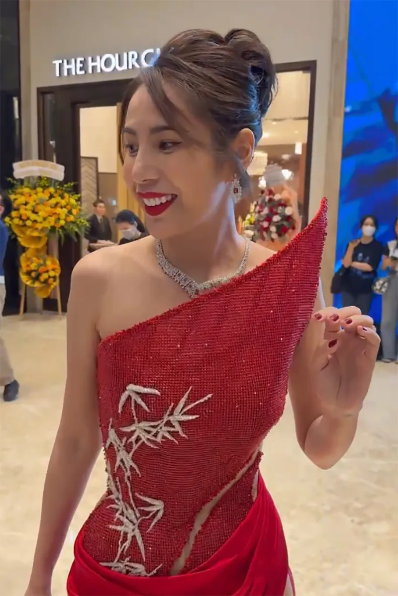 thuy-tien-co-thai-do-la-khi-nhac-den-cong-vinh-2