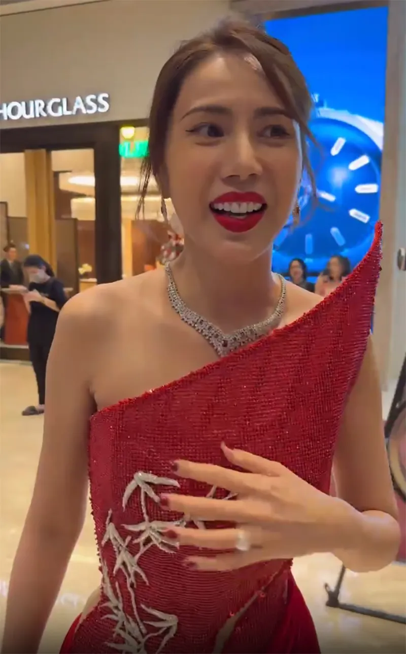 thuy-tien-co-thai-do-la-khi-nhac-den-cong-vinh-3