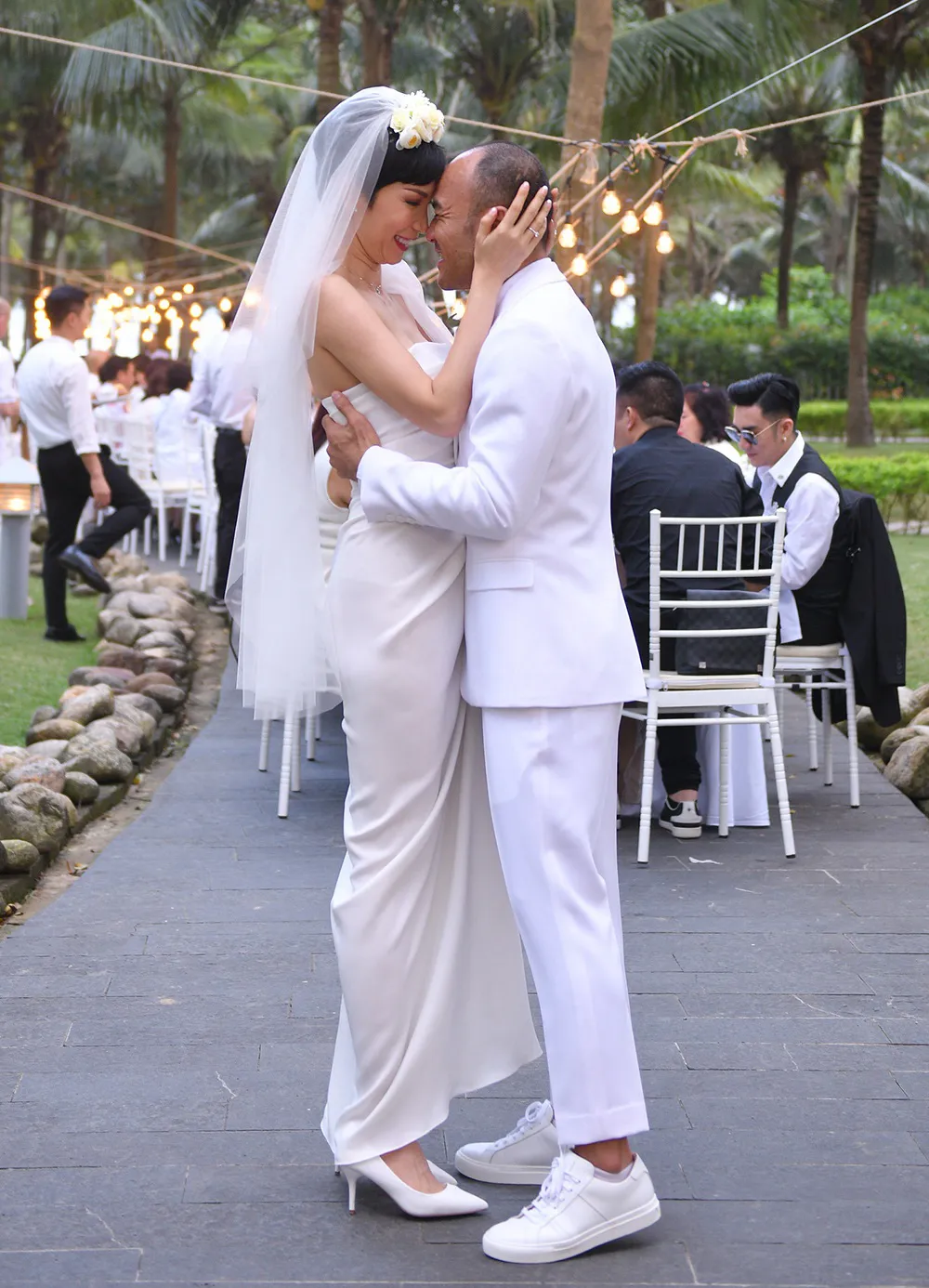 dam-cuoi-xuan-lan-bi-an-nhat-vbiz-chu-re-den-ngay-cuoi-moi-lo-dien-1