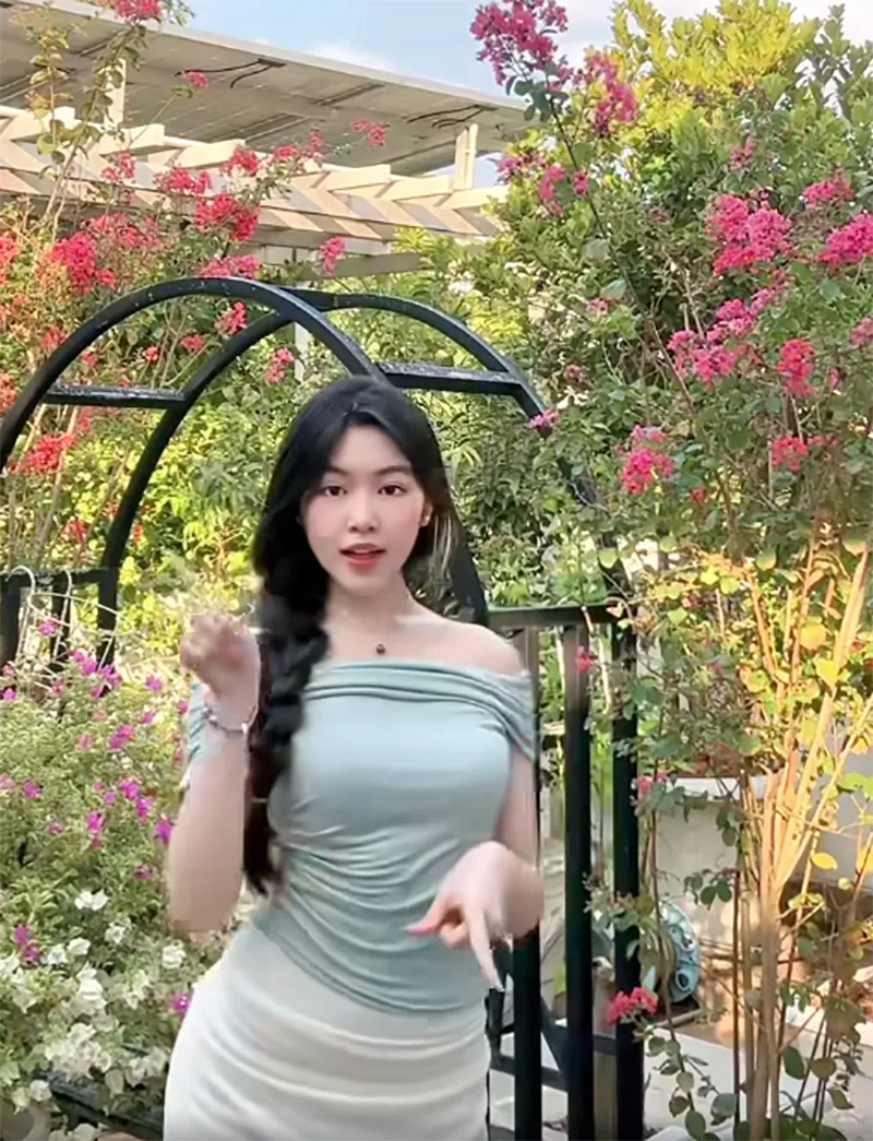clip-lo-lem-lac-hong-20-giay-hut-hon-11-trieu-view-4