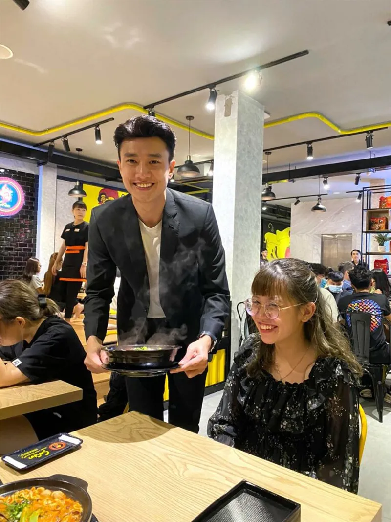 nghe-tay-trai-cua-sao-viet-hai-ra-tien-8