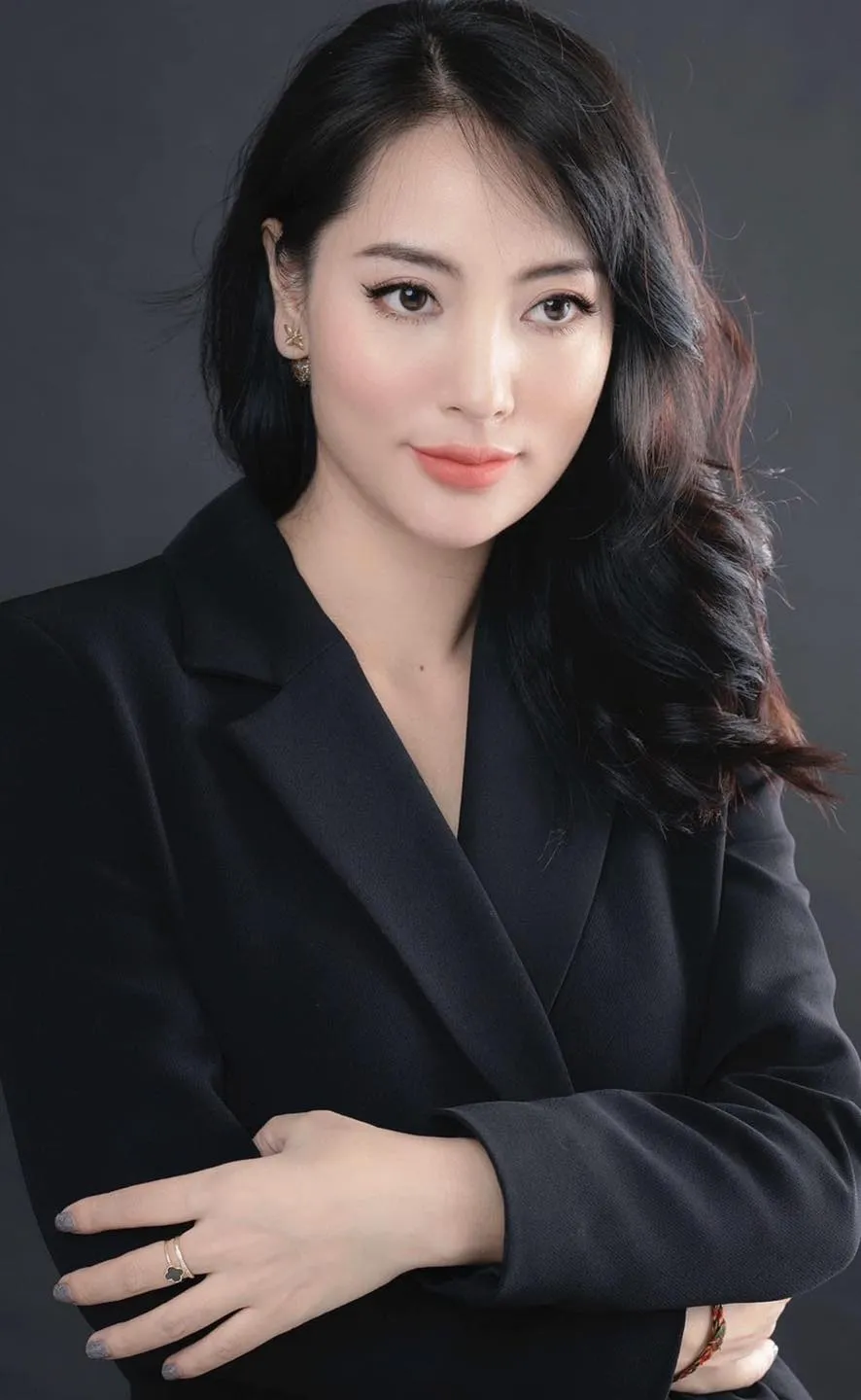 nu-doanh-nhan-di-theo-thich-minh-tue-nhat-vai-vun-may-y-phuc-10