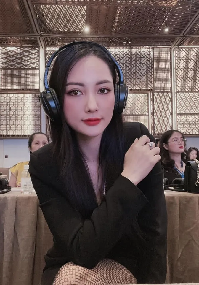 nu-doanh-nhan-di-theo-thich-minh-tue-nhat-vai-vun-may-y-phuc-11