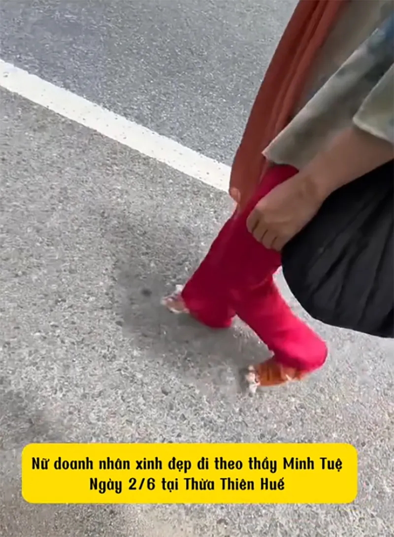 nu-doanh-nhan-di-theo-thich-minh-tue-nhat-vai-vun-may-y-phuc-6