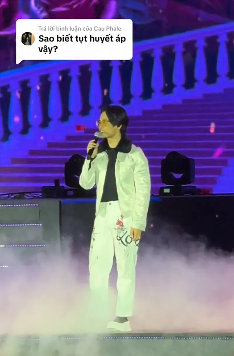 ha-anh-tuan-dang-hat-thi-suyt-ngat-xiu-tren-san-khau-4