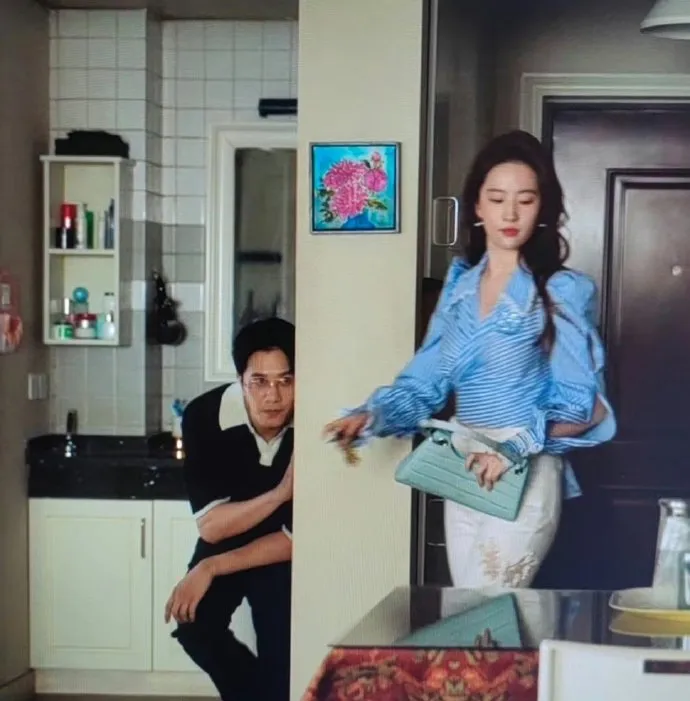 phim-moi-cua-luu-diec-phi-gay-uc-che-khan-gia-doi-tay-chay-5