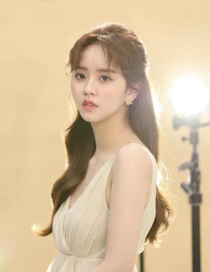 sieu-pham-cua-jung-hae-in-va-kim-so-hyun-gay-bao-mua-he-2024-10