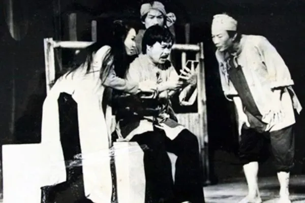 vi-sao-de-thi-van-2014-hon-truong-ba-da-hang-thit-gay-soc-nhat-lich-su-2