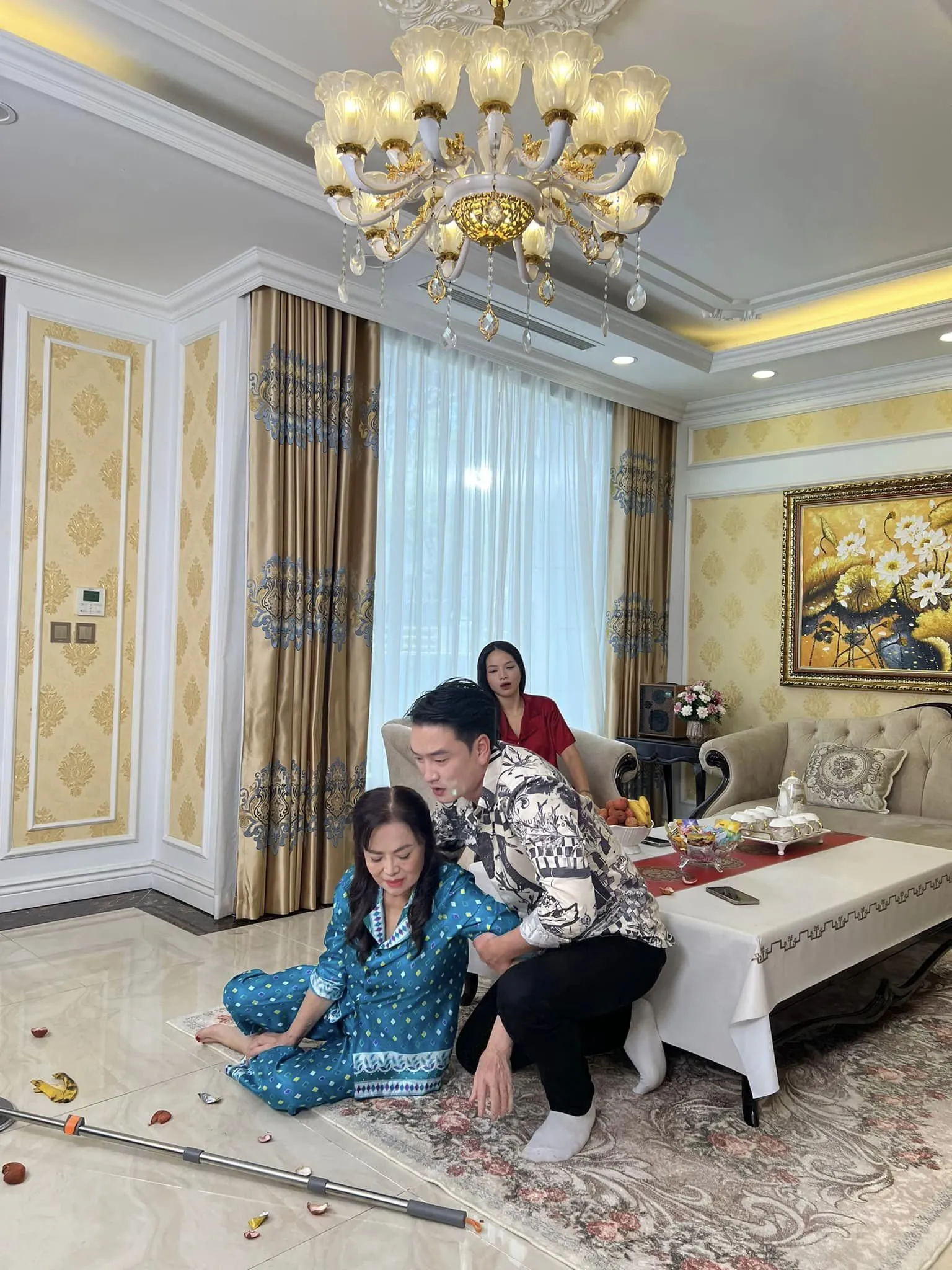 nsut-phuong-lam-dong-vai-me-chong-phan-dien-trong-loi-tai-ai-4