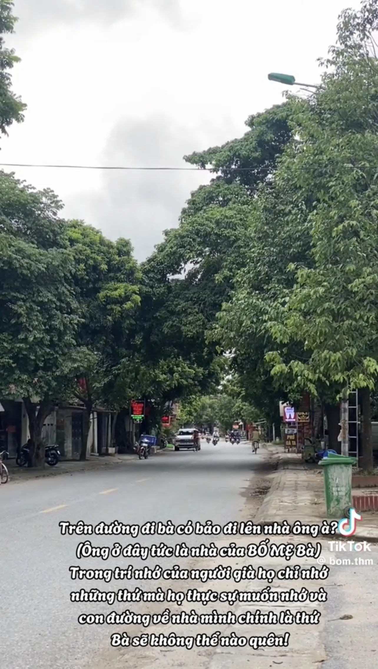 clip-chau-trai-cho-ba-99-tuoi-di-lam-can-cuoc-cong-dan-gay-xuc-dong-5