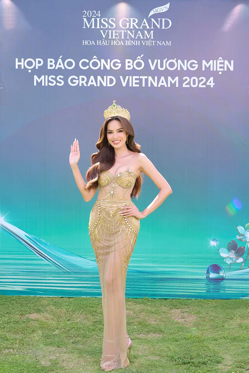 Hoa hậu Hoàng Phương (2)