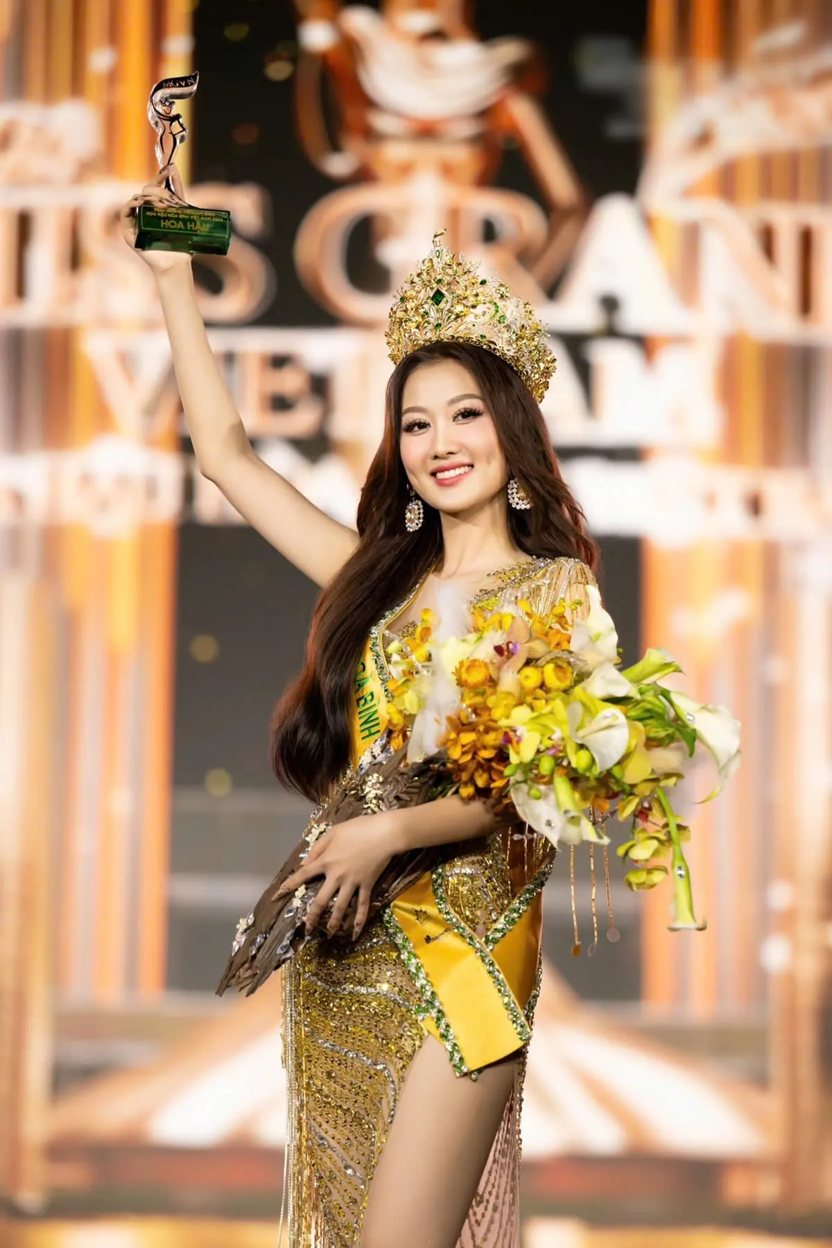vi-sao-nha-tai-tro-miss-grand-viet-nam-2024-chon-a-hau-1-hanh-nguyen-lam-dai-su-khong-phai-hoa-hau-que-anh-4