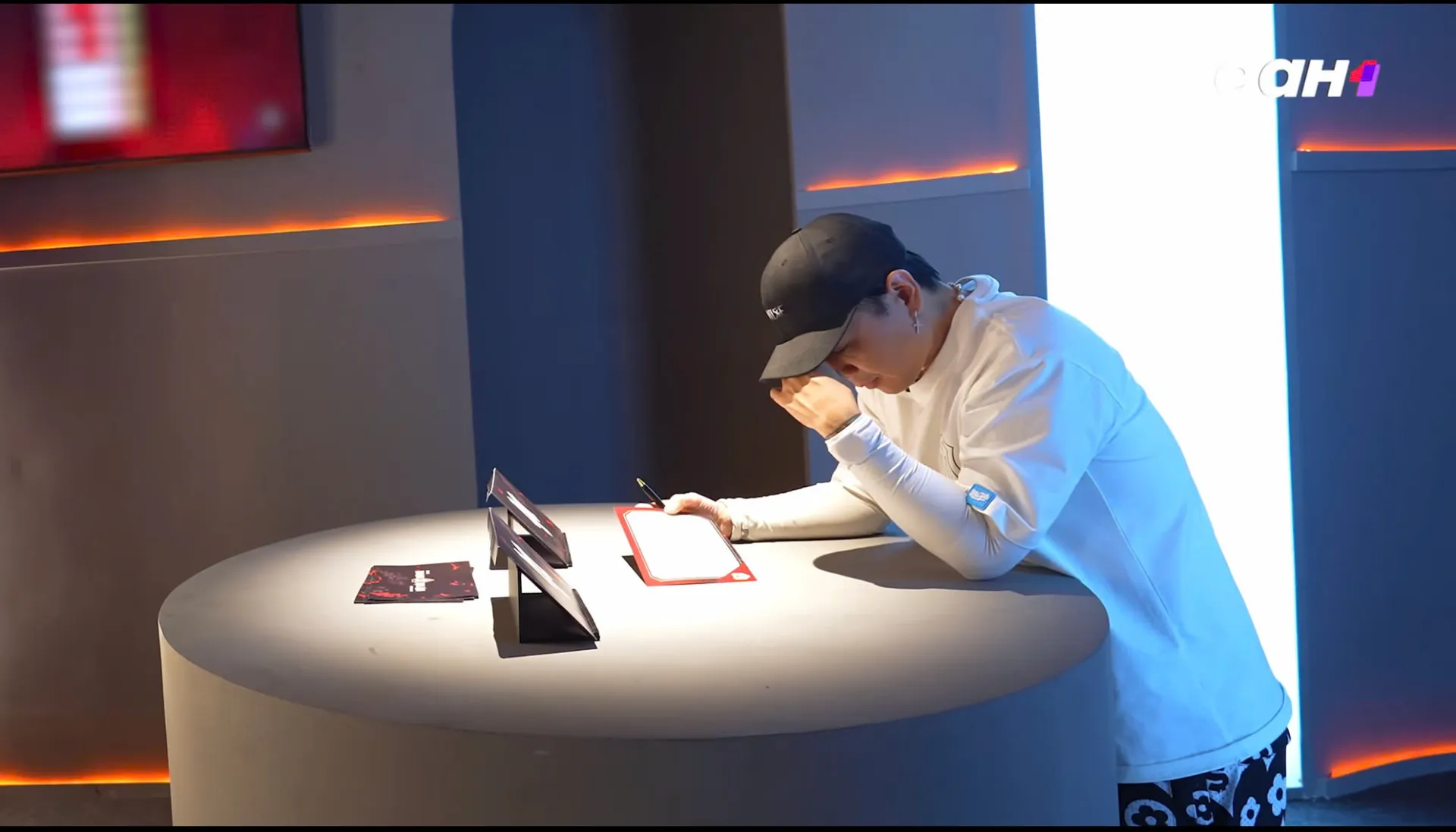 Cốc lửa - nơi các Anh Tài đưa ra quyết định giữ ai, cứu ai 