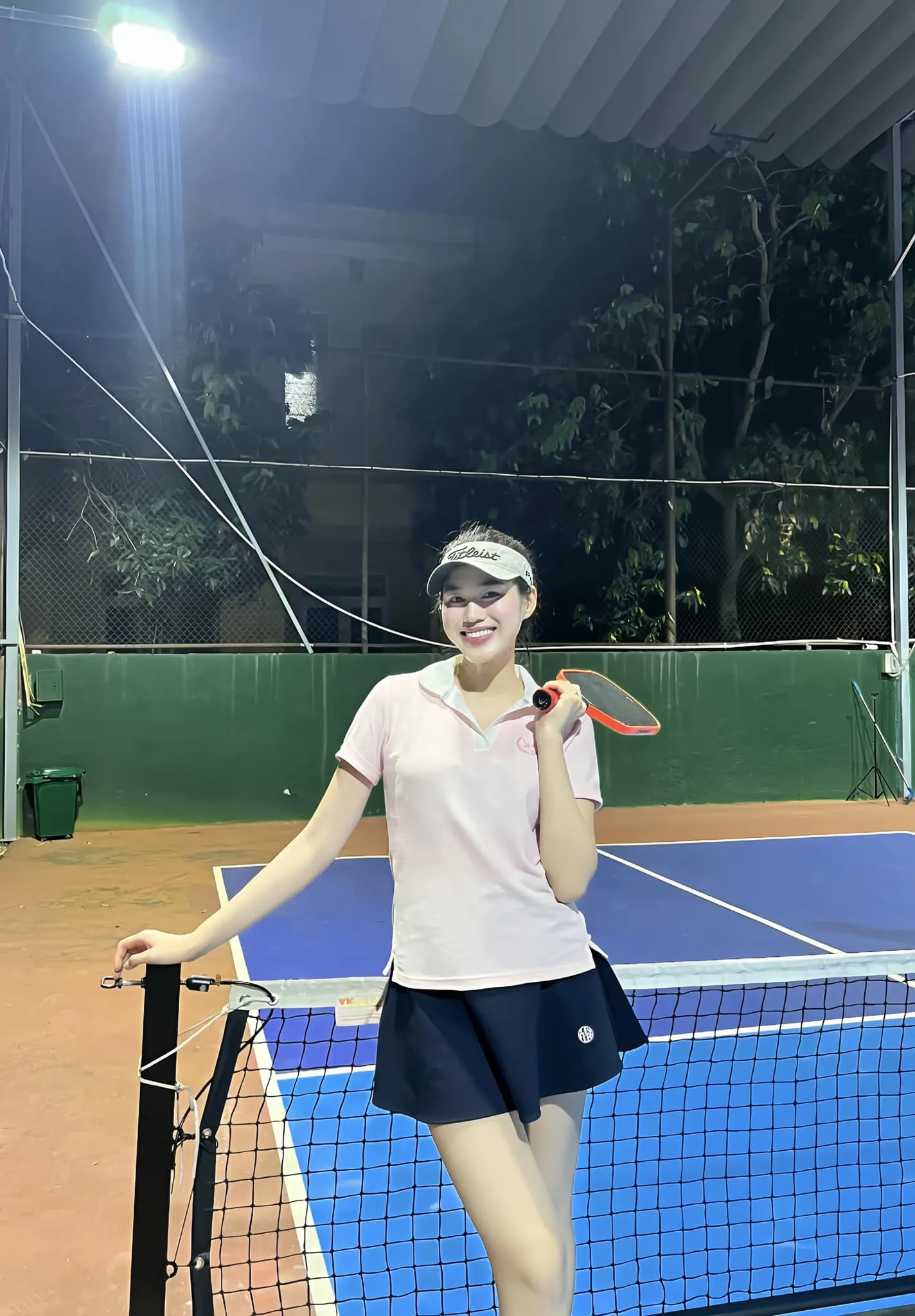 do-thi-ha-dap-tra-cuc-cang-khi-bi-binh-luan-kem-duyen-vi-choi-pickleball-1