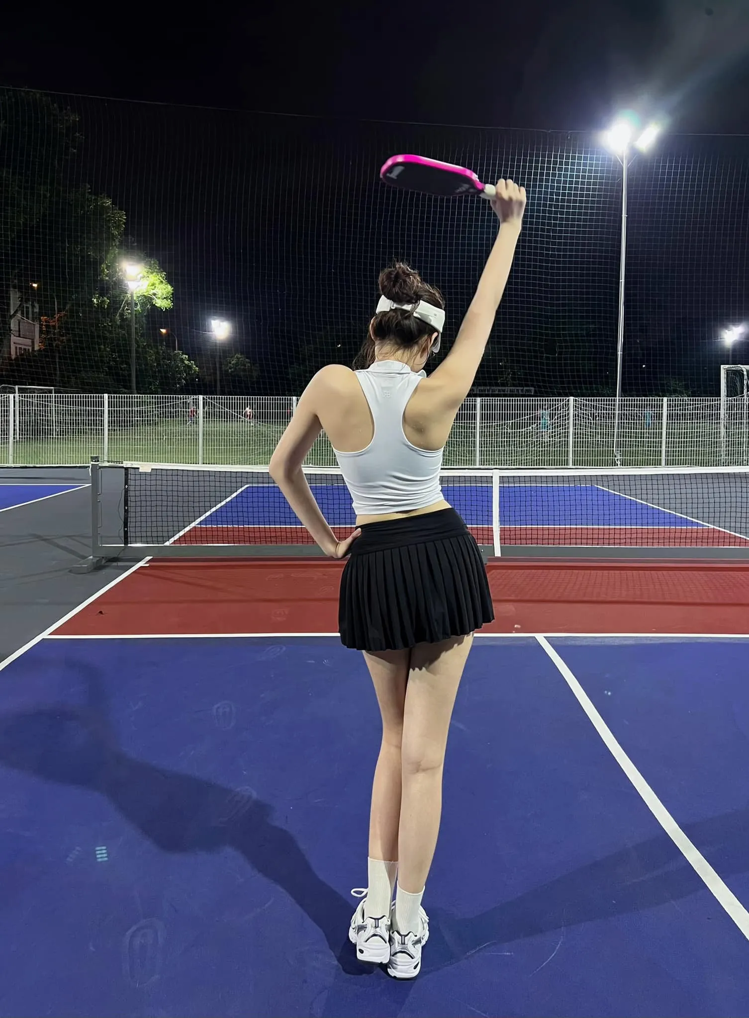 do-thi-ha-dap-tra-cuc-cang-khi-bi-binh-luan-kem-duyen-vi-choi-pickleball-2