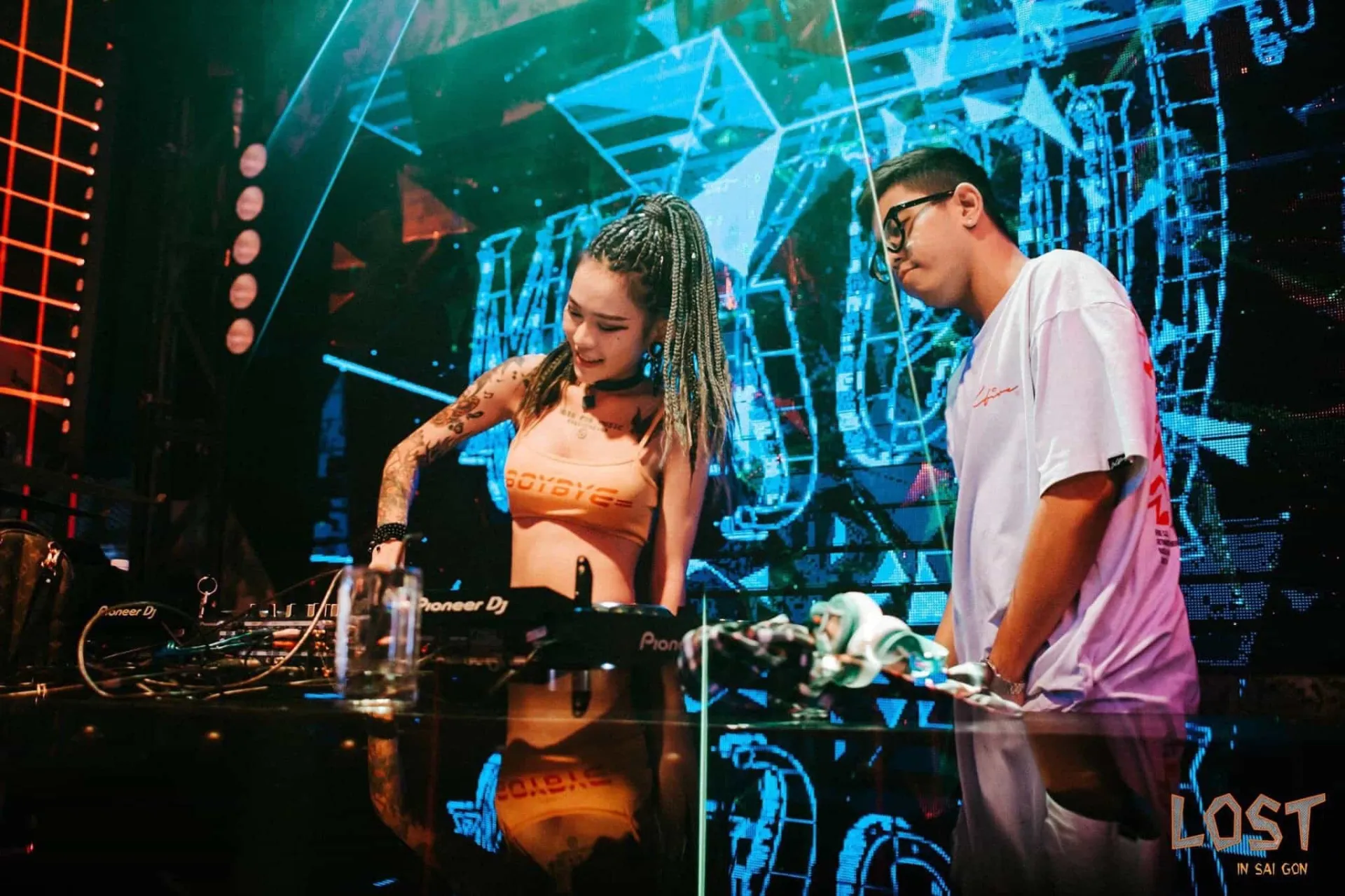 Ảnh bìa - 4_4 - Lê Thị Khánh Nguyên (Tyn Tyn) - Yeah1 - Huyền