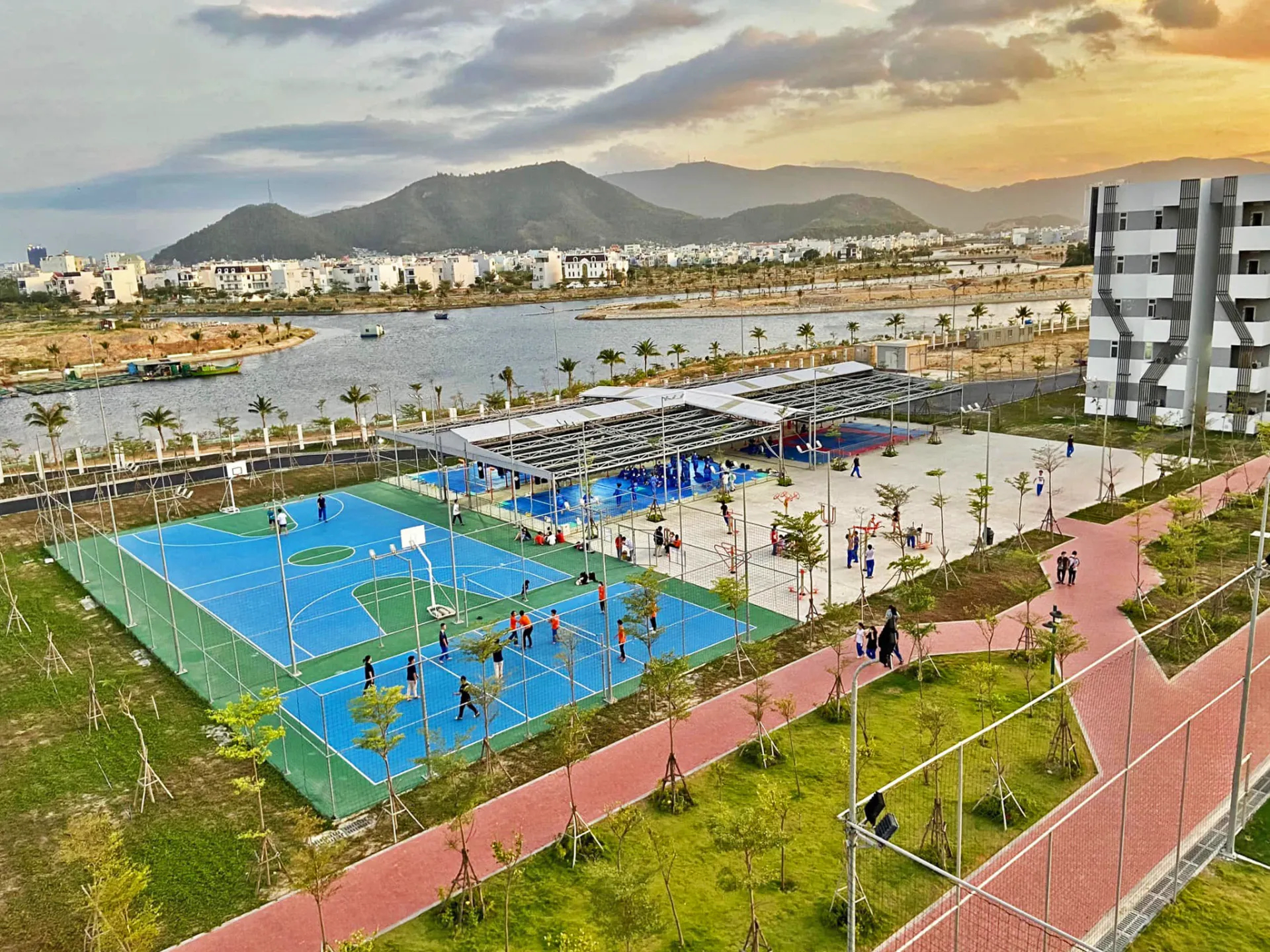 Bai 142-II TS FPTU 2023 Anh - 5 (1)