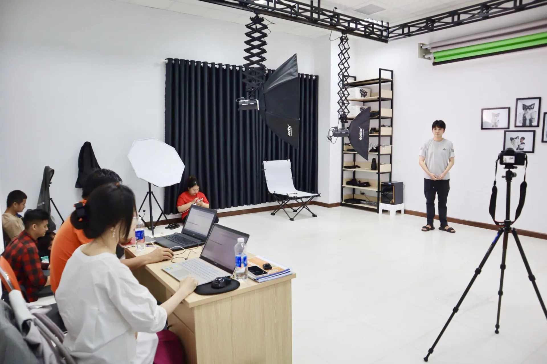 Bai 142-II TS FPTU 2023 Anh - 9 (1)