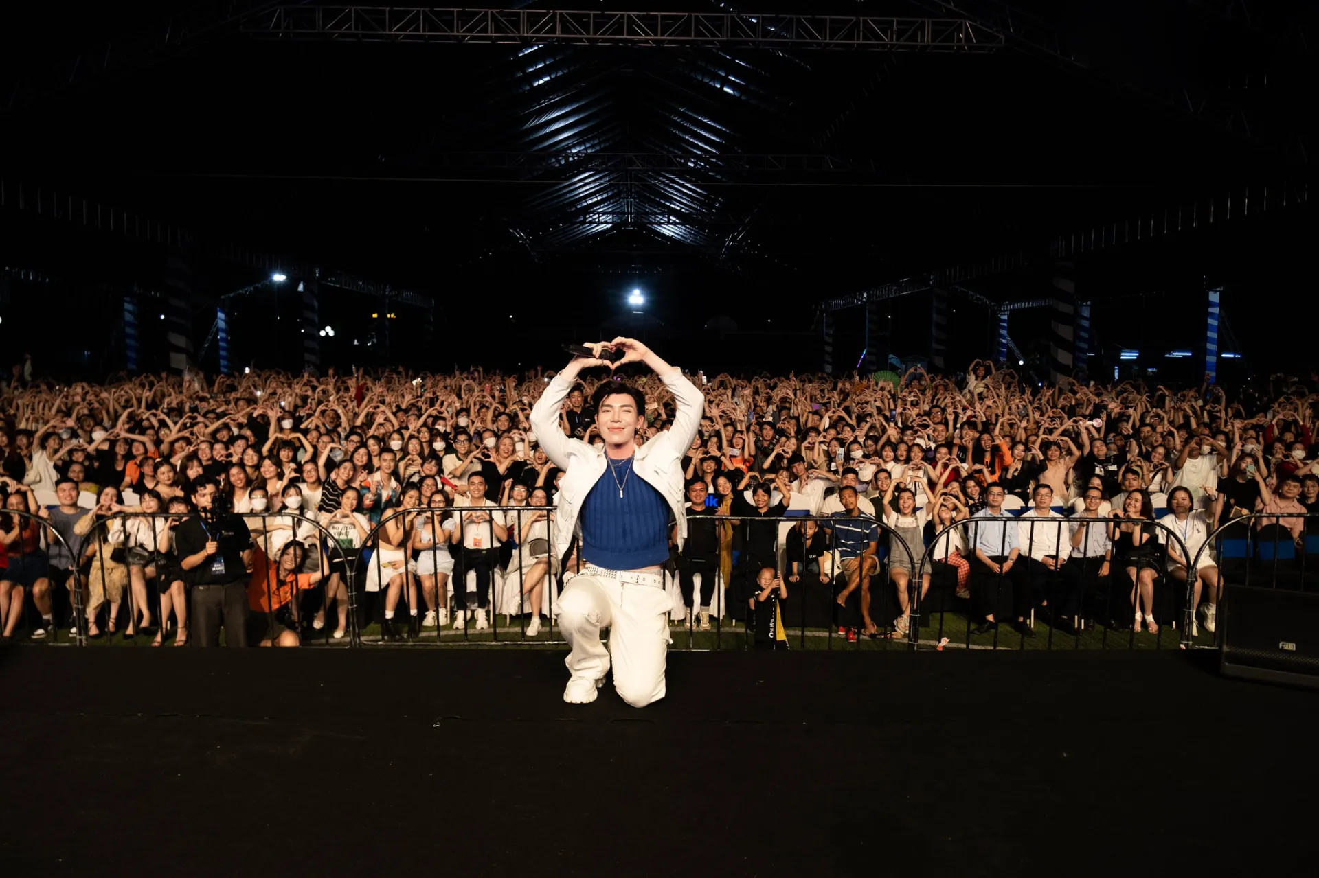 Anh 2 Bai 165-II TS FPTU 2023 v1.0