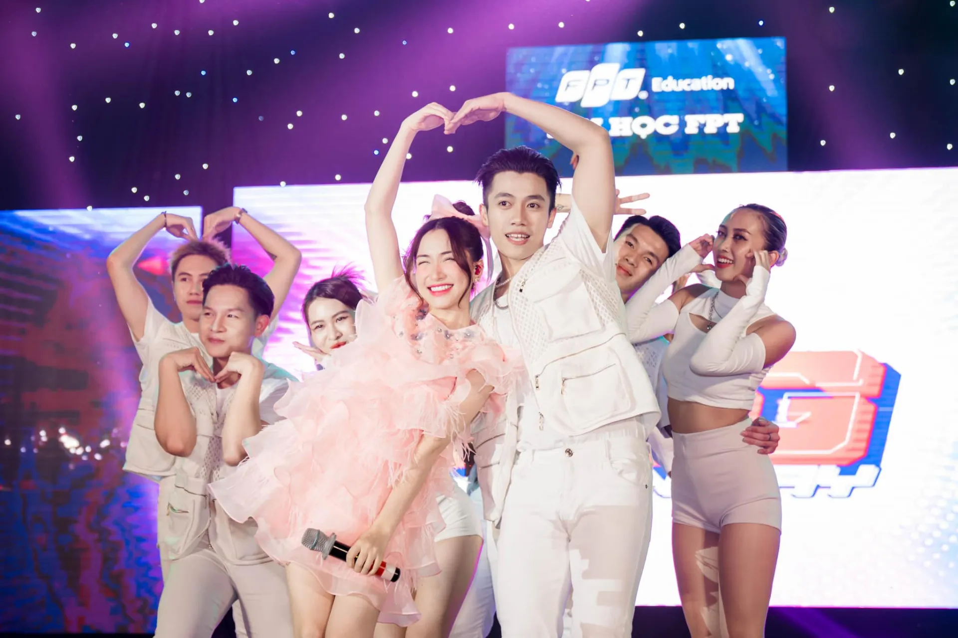 Anh 4 Bai 165-II TS FPTU 2023 v1.0