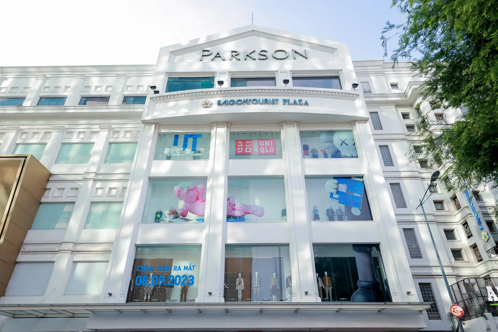 Cửa hàng UNIQLO Đồng Khởi khoác lên mình diện mạo mới chào đón sự kết hợp độc quyền