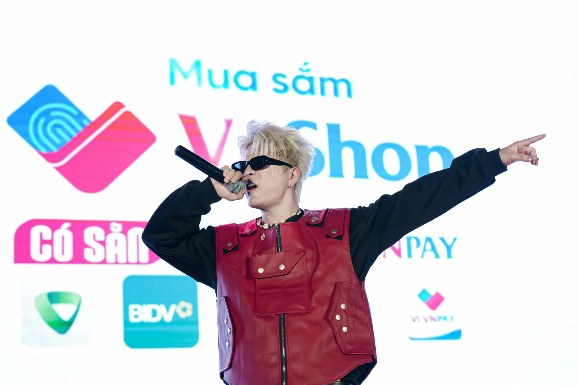 Rhyder-xuat-hien-tai-vnpay-weekend-show-1