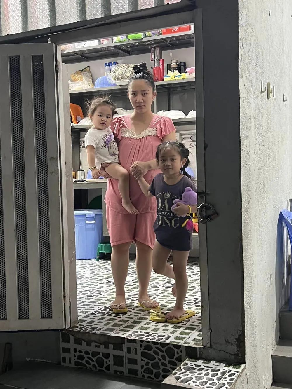 le-duong-bao-lam-khoe-ba-xa-mac-do-bo-chup-anh-van-than-thai-25768830