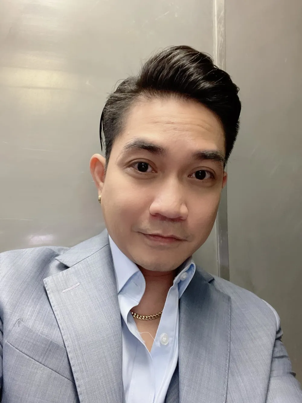 ca-si-pham-khanh-hung-quay-tro-ve-viet-nam-sau-4-nam-o-my-ac12e465