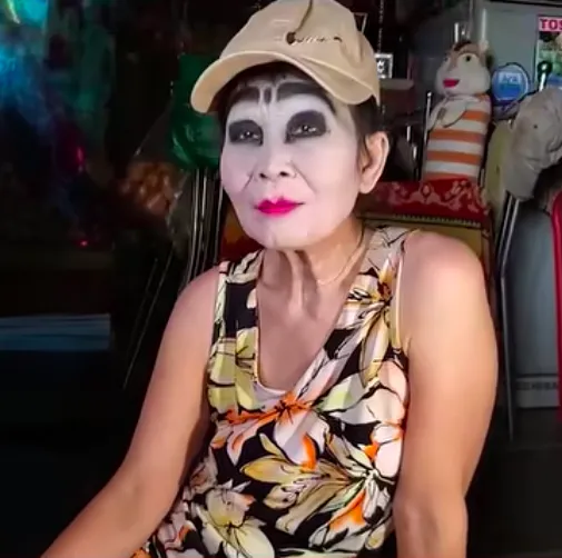 nguoi-phu-nu-hon-30-nam-trang-diem-dam-di-ngu-cung-phai-makeup-21bfda80