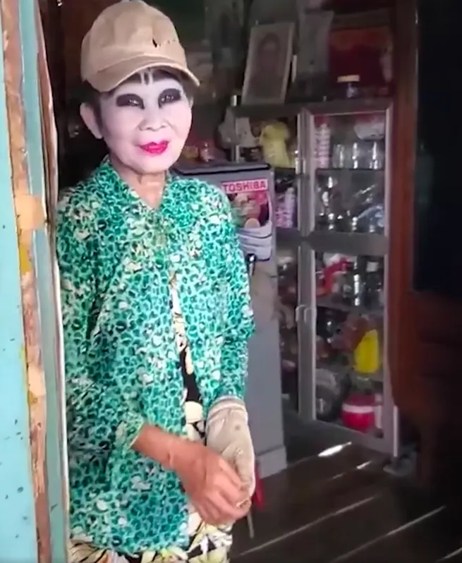 nguoi-phu-nu-hon-30-nam-trang-diem-dam-di-ngu-cung-phai-makeup-c7a7db99