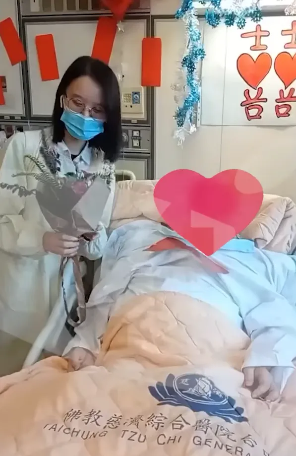 vo-tre-kem-40-tuoi-cua-ly-khon-thanh-khang-dinh-khong-yeu-vi-tien-8f80b346