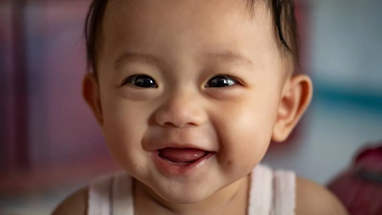 011121_asianbabyhead_unsplash