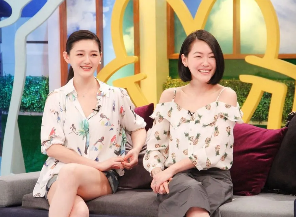 nam-mc-boc-phot-doi-tu-thac-loan-sao-hang-a(2)