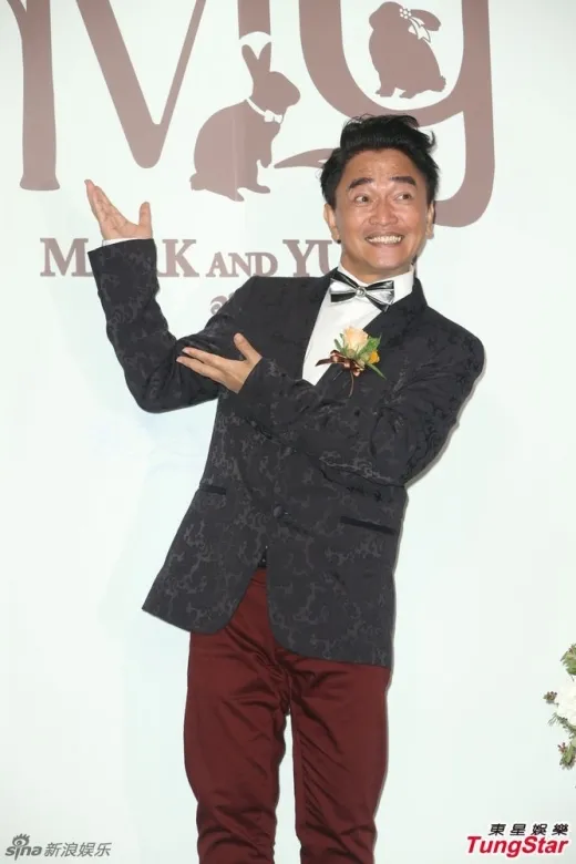 nam-mc-boc-phot-doi-tu-thac-loan-sao-hang-a(3)