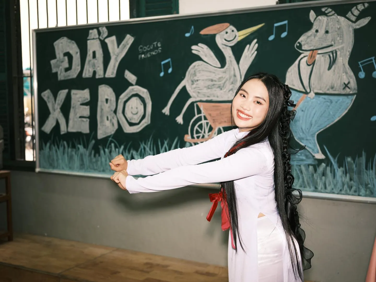 de-thi-van-thpt-2023-vo-nhat-dan-tinh-goi-ten-phuong-my-chi