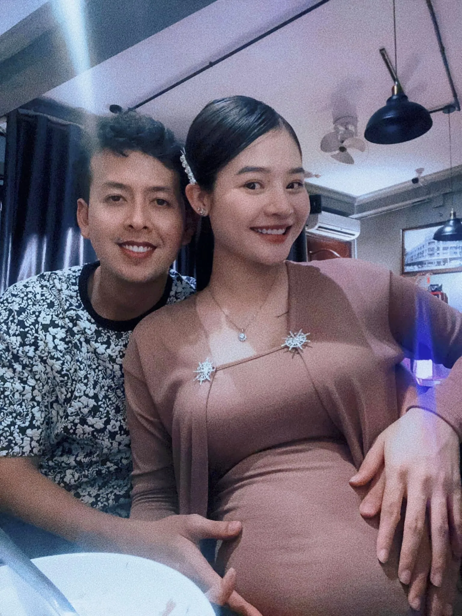 thu-bi-chuan-bi-don-con-dau-long-khong-so-chong-ghen-khi-dong-canh-tinh-cam