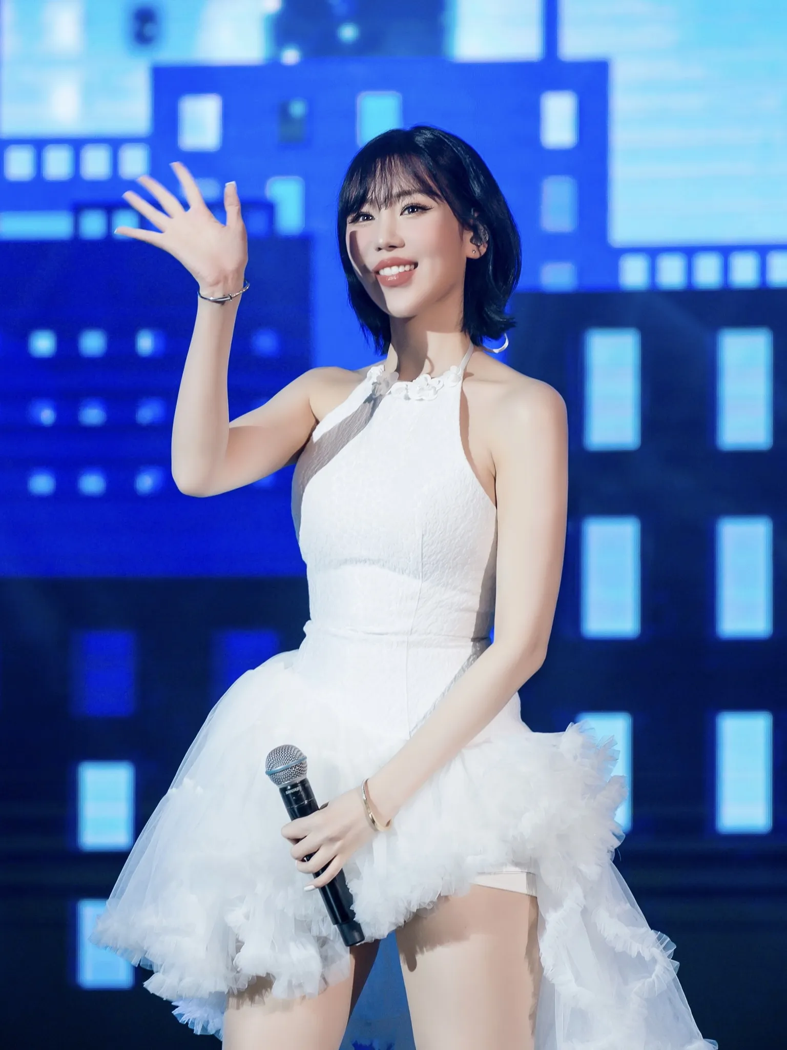 nu-ca-si-vbiz-hat-truoc-tong-thong-han-4