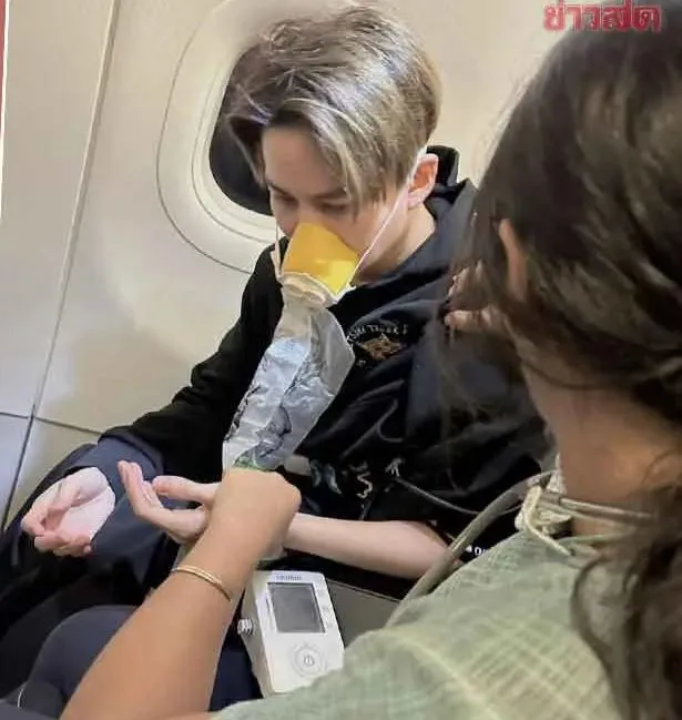 nam-chinh-tinh-yeu-khong-co-loi-loi-o-ban-than-gap-nan-may-bay