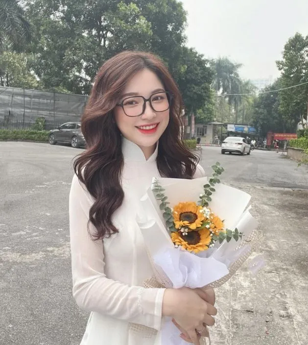 co-giang-vien-sinh-nam-96-noi-tieng-sau-mot-dem-1