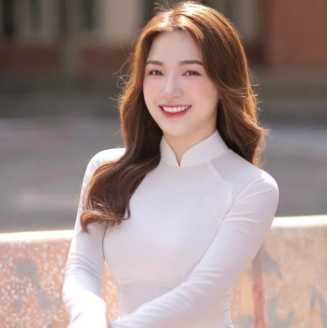 co-giang-vien-sinh-nam-96-noi-tieng-sau-mot-dem