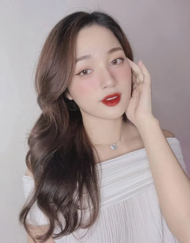 co-giang-vien-sinh-nam-96-noi-tieng-sau-mot-dem-3