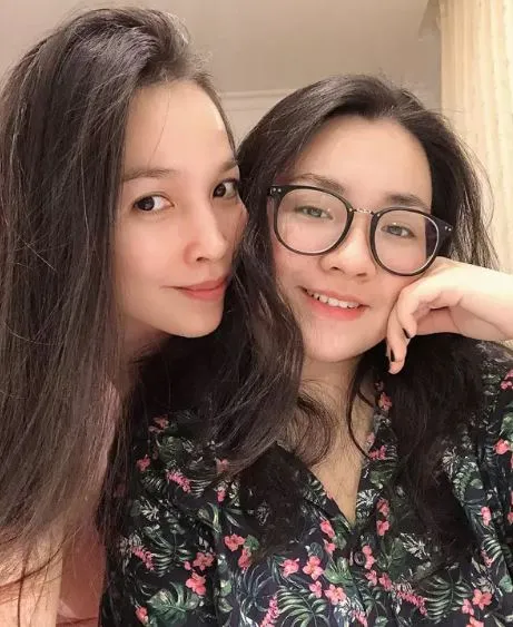 tu-sinh-no-o-tuoi-21-nu-ca-si-dat-ten-con-4-chu