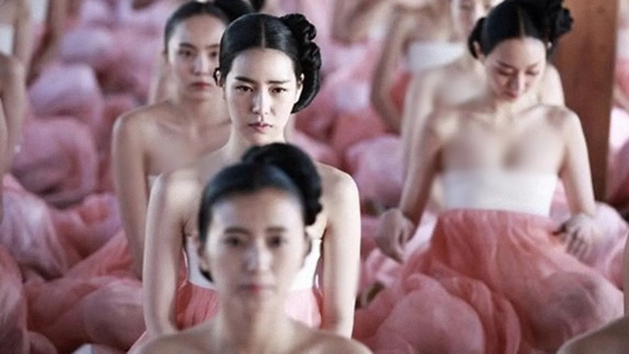 thoi-co-dai-chua-co-noi-y-phu-nu-che-chan-bang-cach-nao-1