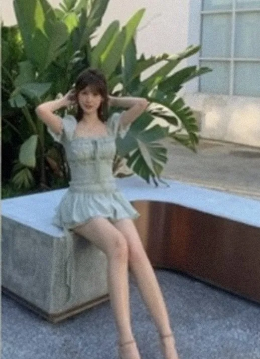 hot-girl-bi-tivi-phan-chu-lam-lo-anh-nhay-cam-trong-nha-tam-3