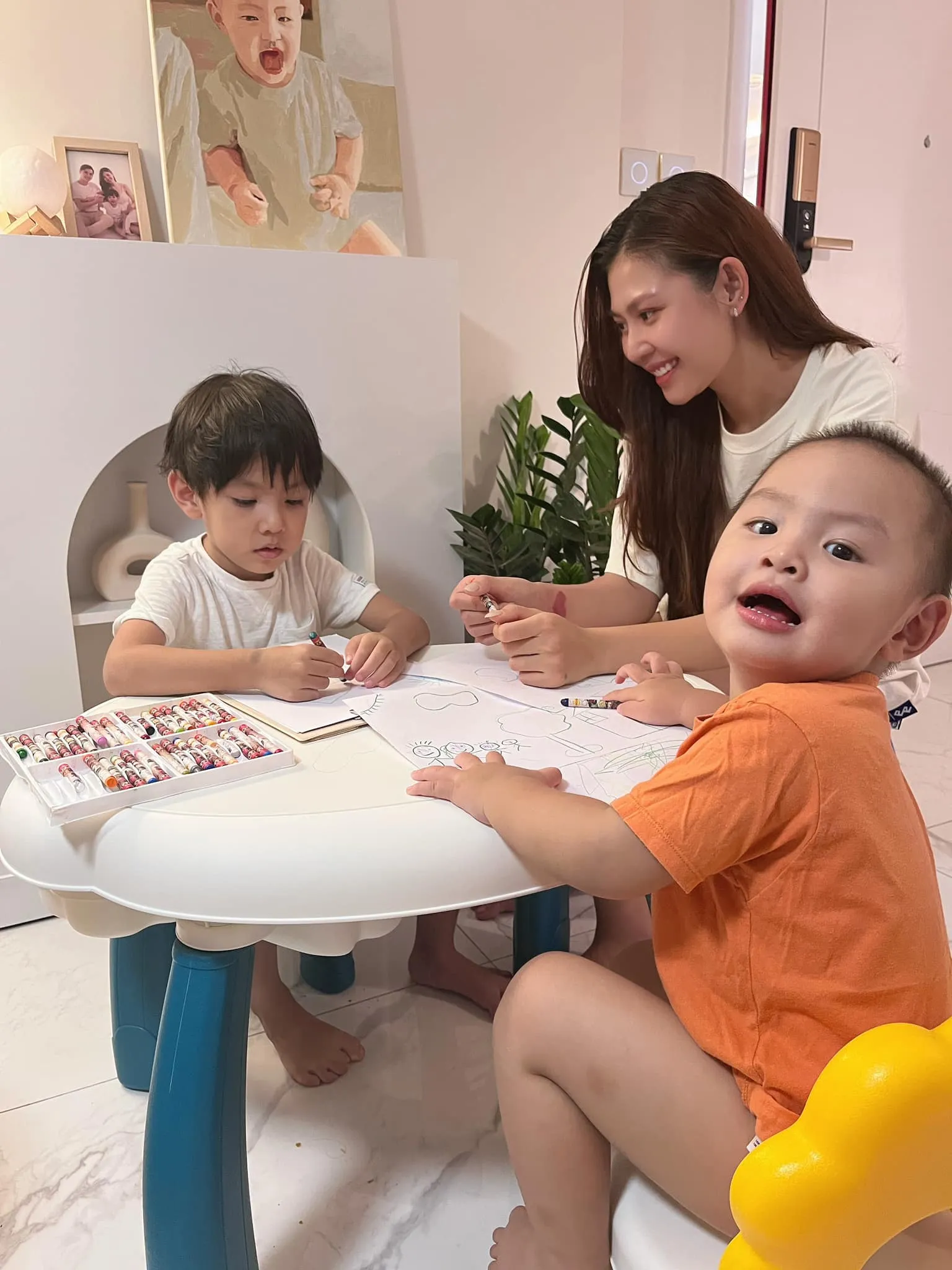 lam-me-tuoi-21-sao-nu-vbiz-hoi-han-khi-con-bi-tu-ky-1