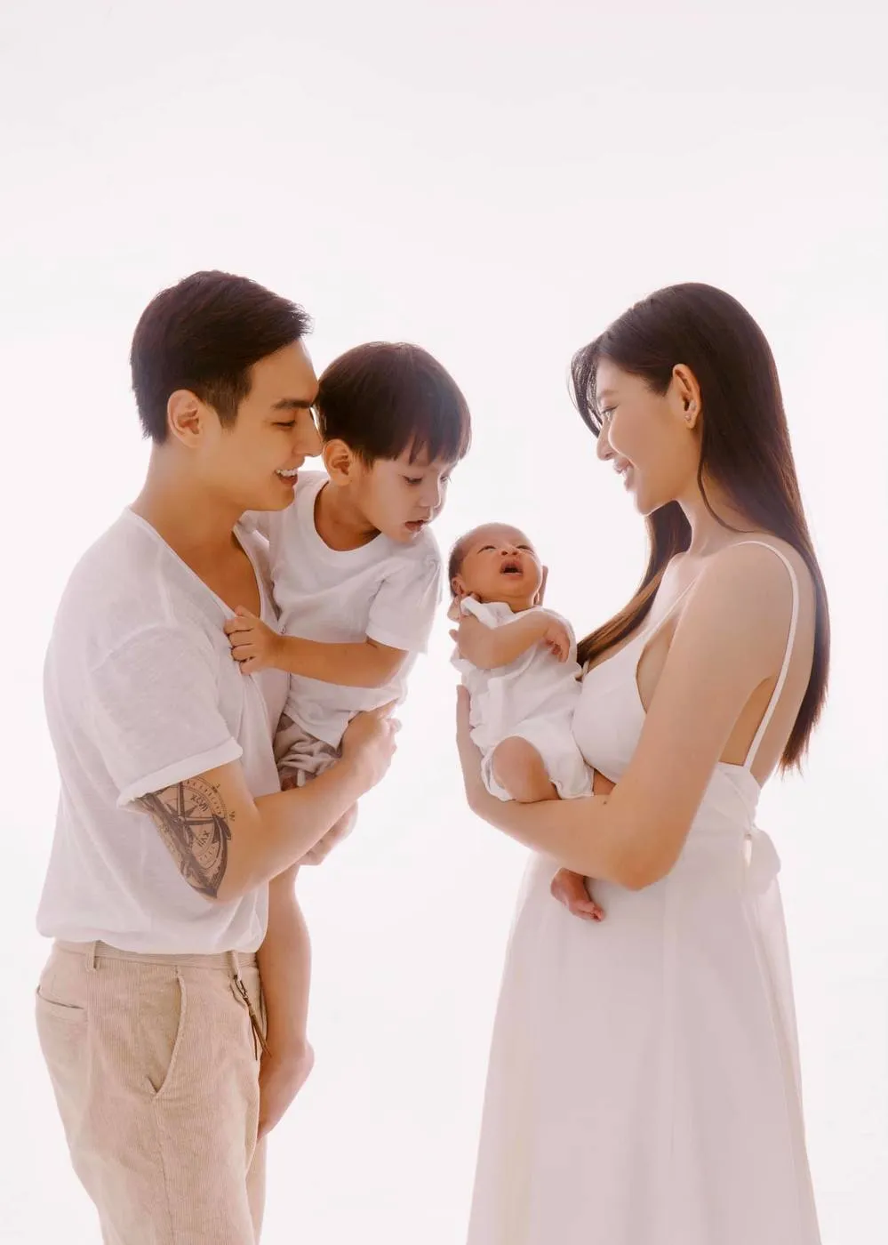 lam-me-tuoi-21-sao-nu-vbiz-hoi-han-khi-con-bi-tu-ky-3