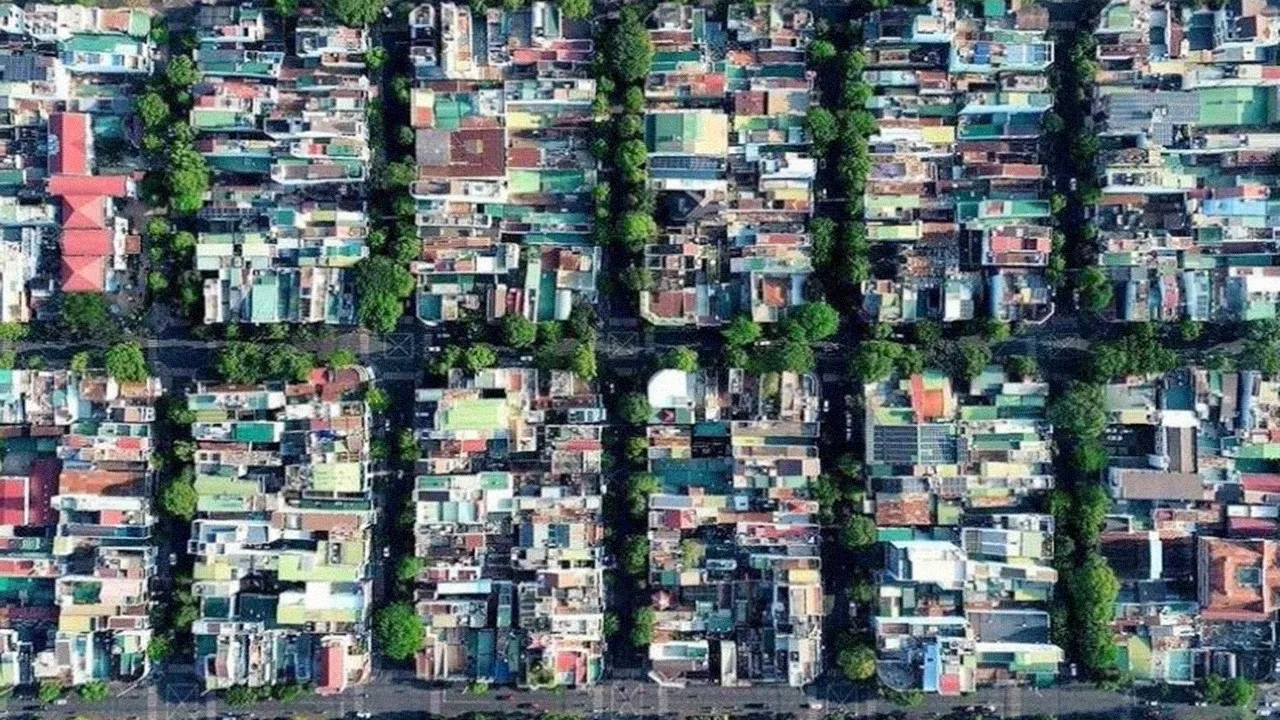 mot-thanh-pho-dia-the-dinh-nhin-tu-tren-cao-khong-khac-ban-co